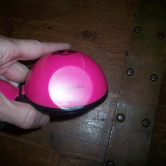 Portable Speaker 3.5mm Audio Jack, Pink Clamshell Style Wired Travel Mp3 ipod - Picture 4 of 6